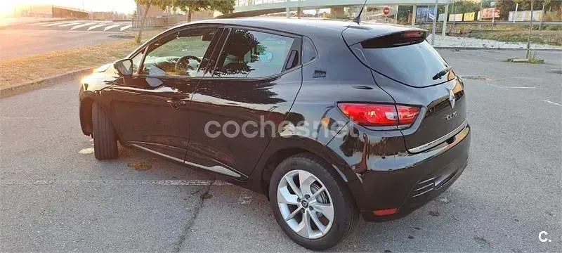 Usado Renault Clio IV LIMITED 75 CV (55 kW) 2017 Negro Berlina