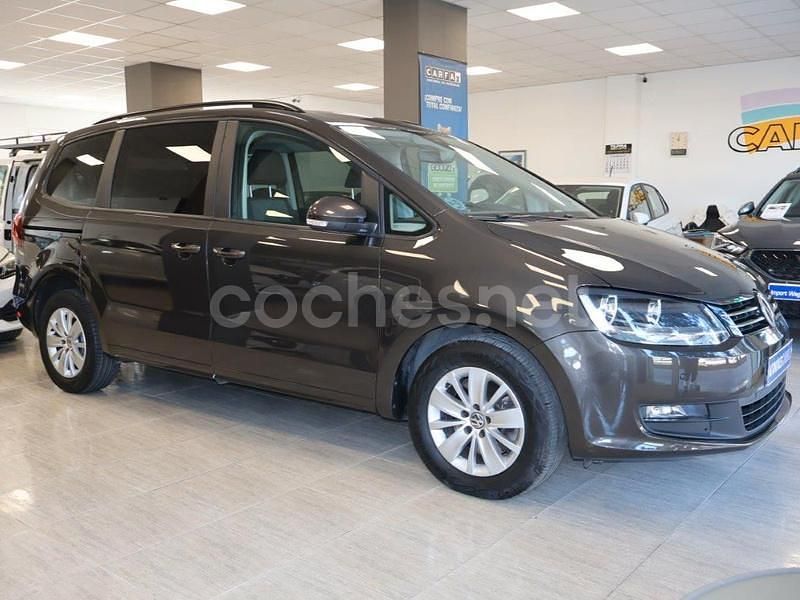 Gris / plata Usado 2020 VW Sharan Edition Monovolumen | 24.500 € (Un poco caro) - Imagen 1/4