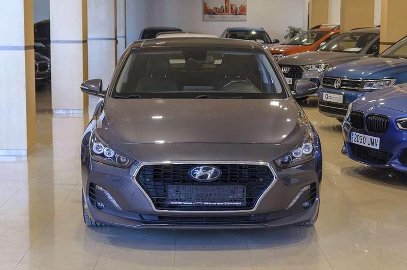 Usado Hyundai i30 Style 136 CV (100 kW) 2019 Gris Utilitario