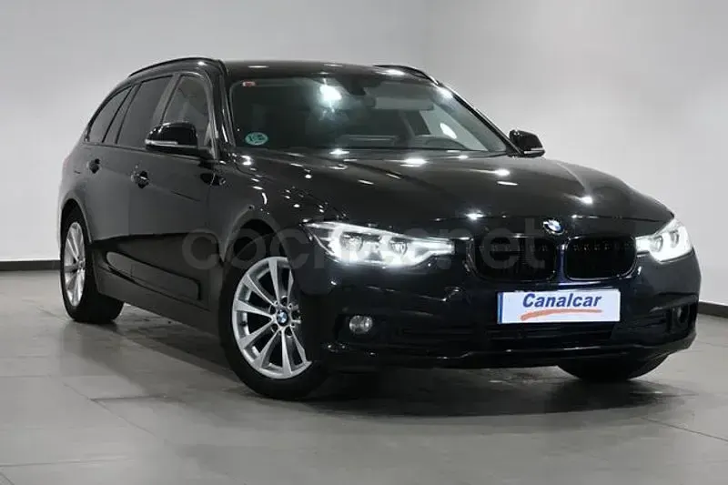 Usado BMW 318 Comfort Edition 150 CV (110 kW) 2017 Negro Familiar