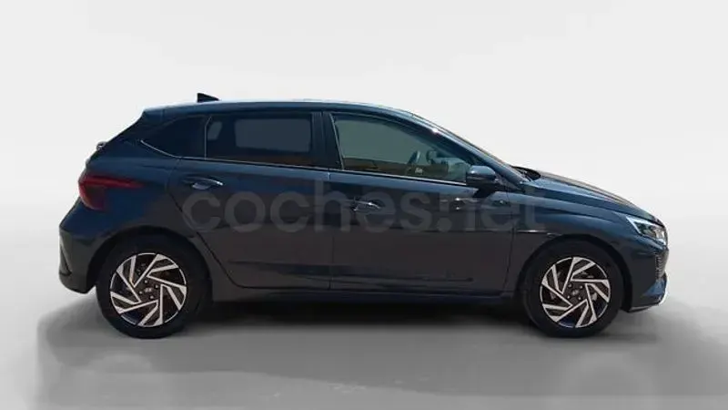 Nuevo Hyundai i20 100 CV (73 kW) 2025 Gris / plata Utilitario