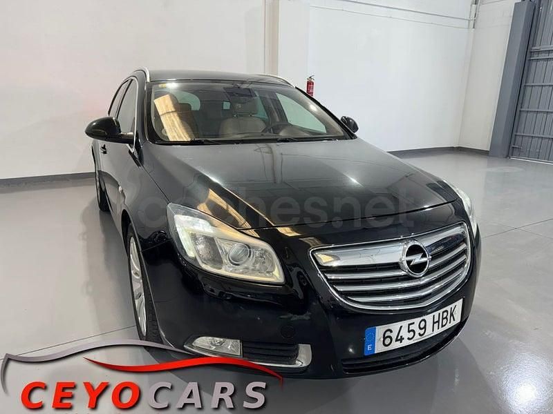 Usado Opel Insignia Cosmo 160 CV (117 kW) 2011 Negro Familiar