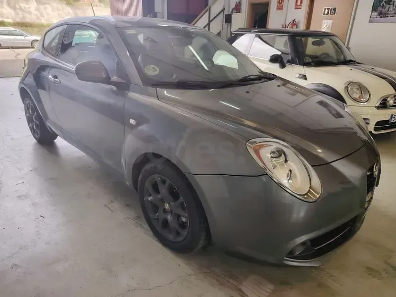 Usado Alfa Romeo MiTo Distinctive 90 CV (66 kW) 2010 Gris / plata Utilitario