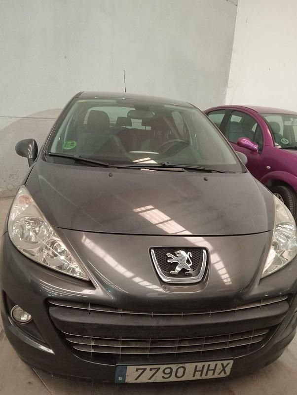 Usado Peugeot 207 CC 120 CV (88 kW) 2012 Gris Descapotable