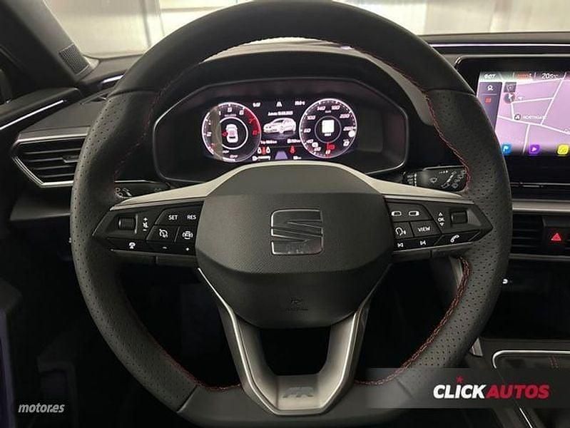 Usado Seat Leon FR 130 CV (95 kW) 2023 Plateado Berlina