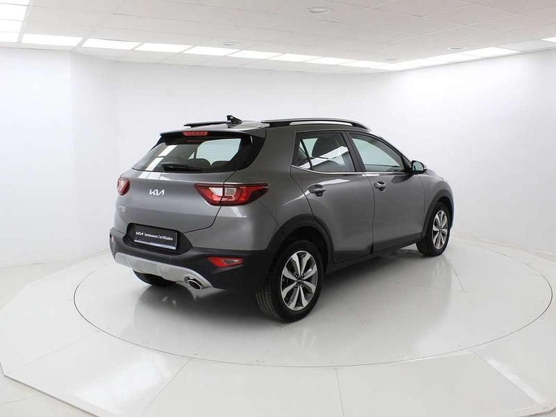 Usado Kia Stonic 101 CV (74 kW) 2025 Gris SUV
