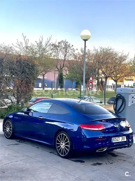 Usado Mercedes C250 AMG line 204 CV (150 kW) 2016 Azul Coupe