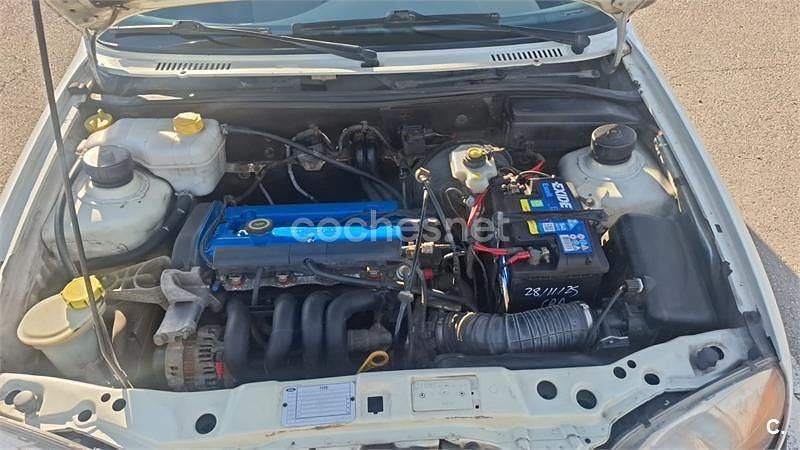 Usado Ford Fiesta 90 CV (66 kW) 2000 Blanco Utilitario