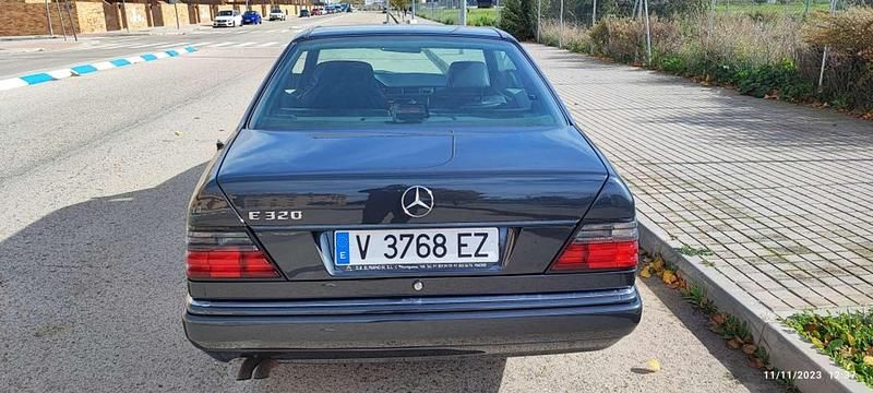 Usado Mercedes E320 219 CV (161 kW) 1995 Gris Coupe
