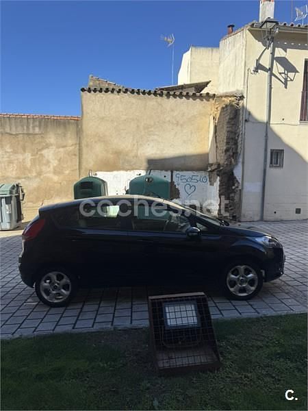 Negro Usado 2009 Ford Fiesta Trend Berlina | 4700 € (Precio justo) - Imagen 1/4