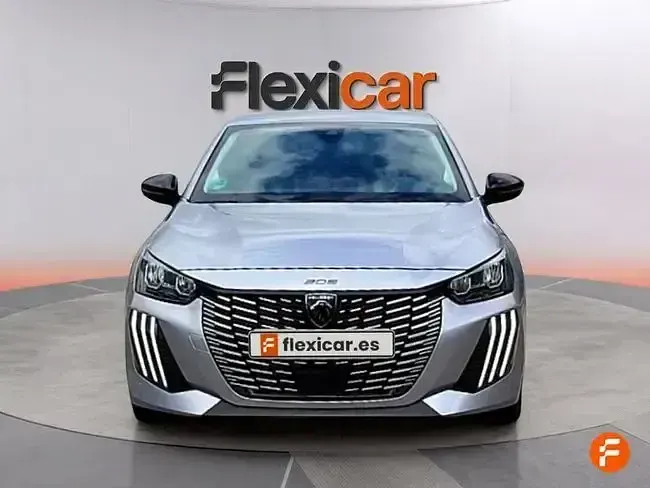 Usado Peugeot 208 Allure 100 CV (73 kW) 2025 Gris Utilitario