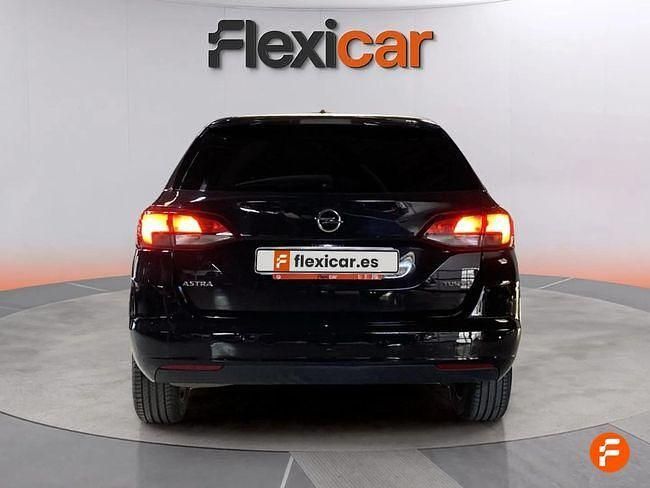 Usado Opel Astra Excellence 150 CV (110 kW) 2018 Negro Familiar