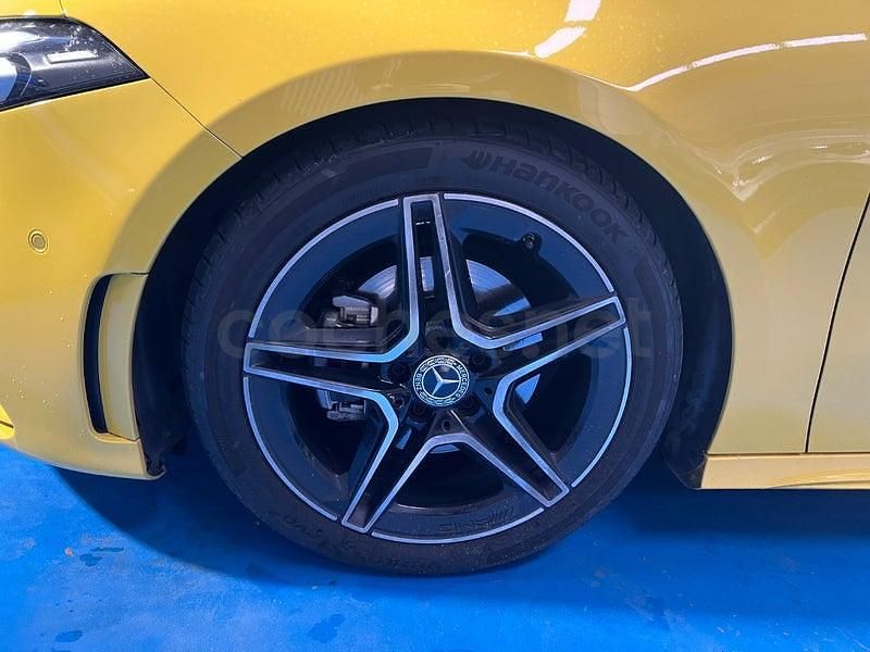 Usado Mercedes A180 116 CV (85 kW) 2019 Amarillo Berlina
