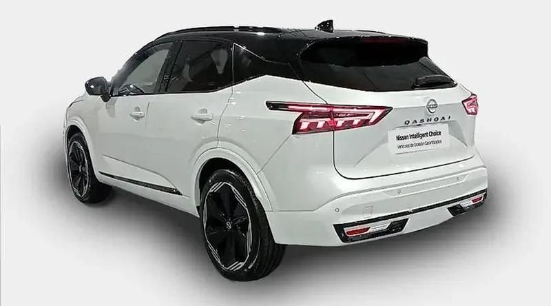 Usado Nissan Qashqai 140 CV (102 kW) 2025 Lunar white con techo midnight SUV
