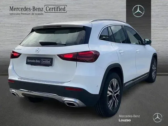 Usado Mercedes GLA200 150 CV (110 kW) 2024 Blanco polar SUV