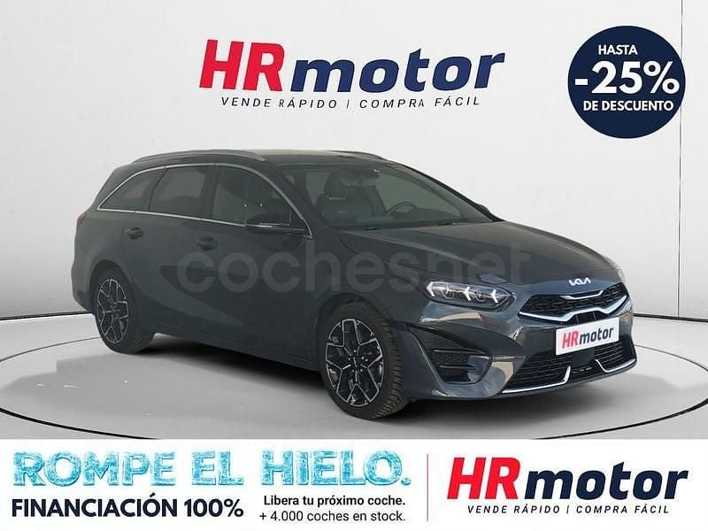 Usado Kia Ceed GT GT-Line 120 CV (88 kW) 2023 Gris / plata Familiar