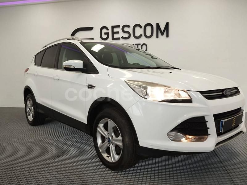 Usado Ford Kuga Trend 120 CV (88 kW) 2015 Blanco SUV