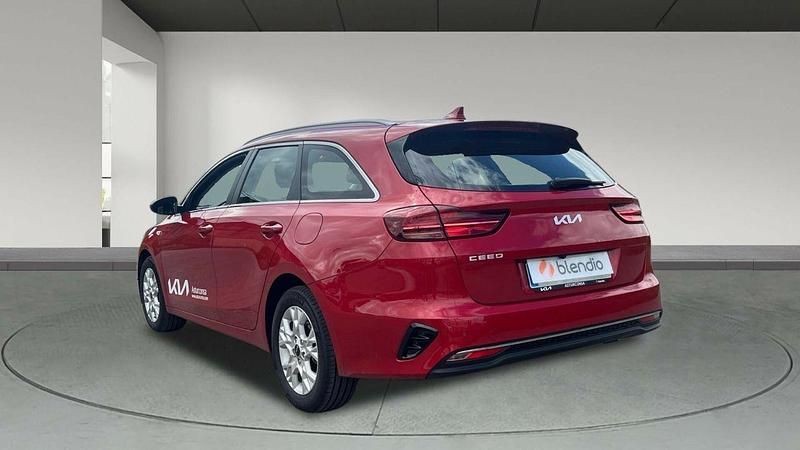 Usado Kia Ceed 120 CV (88 kW) 2024 Rojo Utilitario