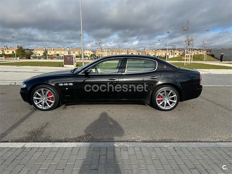 Usado Maserati Quattroporte GT 400 CV (294 kW) 2006 Negro Berlina