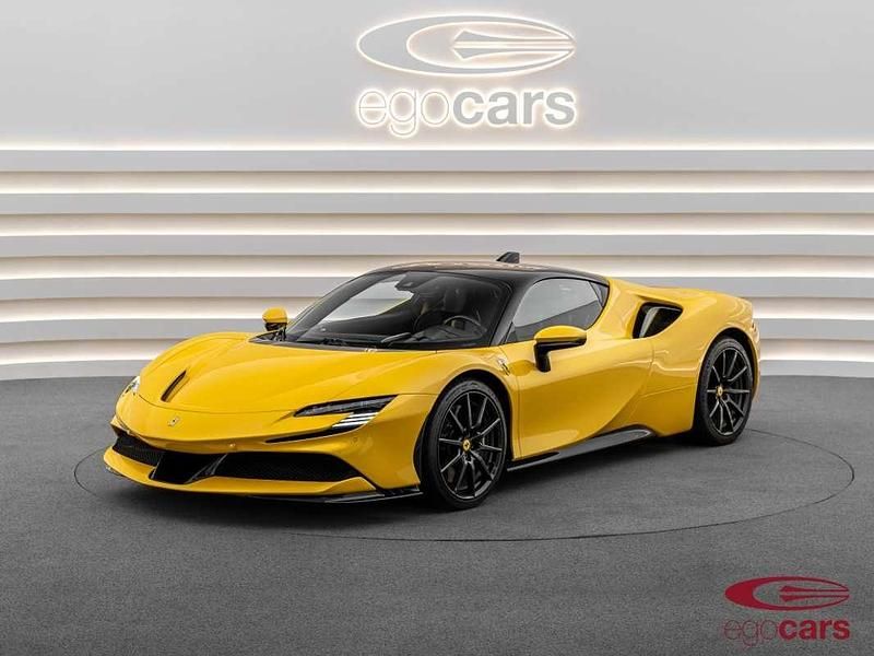 Usado Ferrari SF90 1001 CV (736 kW) 2022 Amarillo Coupe