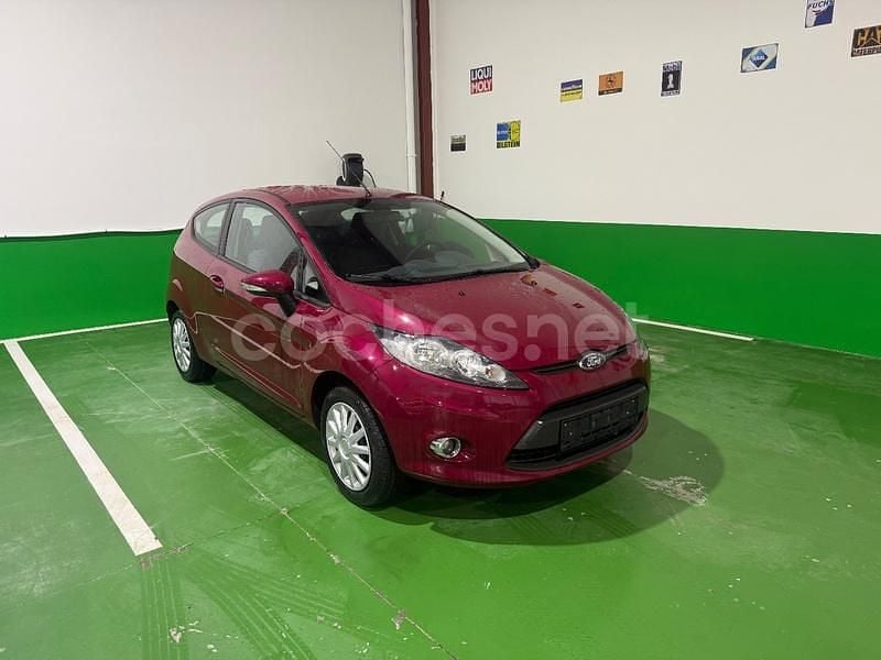 Granate Usado 2012 Ford Fiesta Trend Berlina | 5800 € (Precio justo) - Imagen 1/4