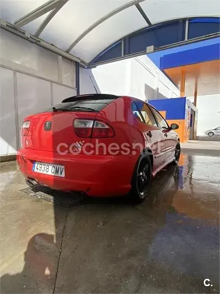 Usado Seat Leon Sport 150 CV (110 kW) 2003 Rojo Utilitario