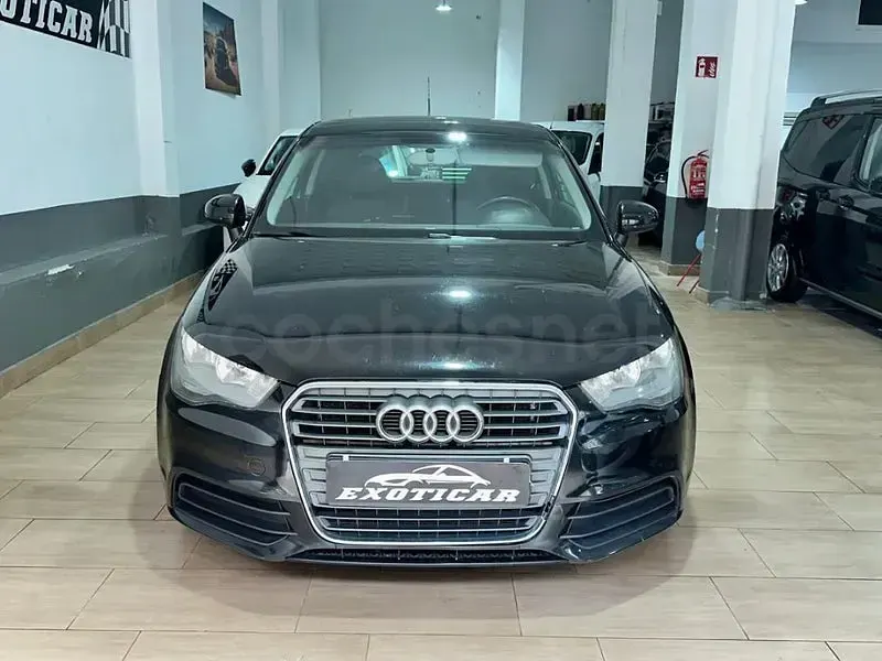 Usado Audi A1 Attraction 122 CV (89 kW) 2010 Negro Utilitario