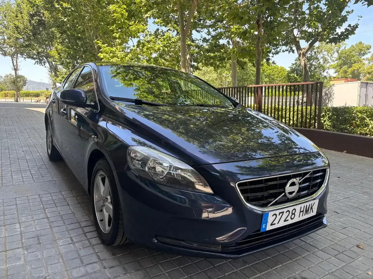 Usado Volvo V40 Momentum 150 CV (110 kW) 2012 Azul Utilitario
