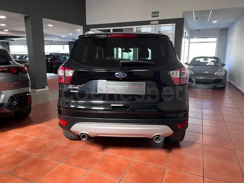 Usado Ford Kuga Titanium 150 CV (110 kW) 2018 Negro SUV