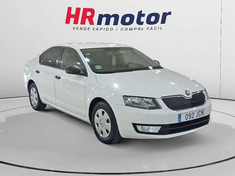 Blanco Usado 2015 Skoda Octavia Active Berlina | 9490 € (Precio justo) - Imagen 1/4