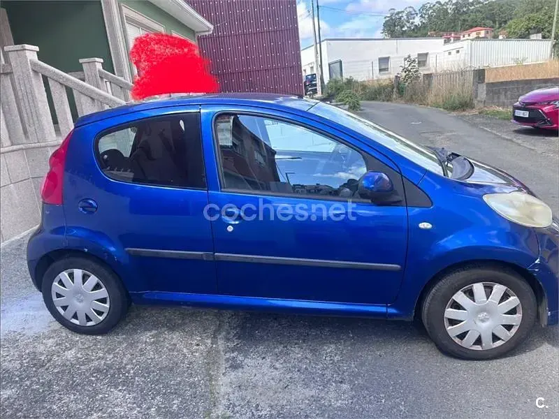 Usado Peugeot 107 54 CV (39 kW) 2006 Azul Utilitario