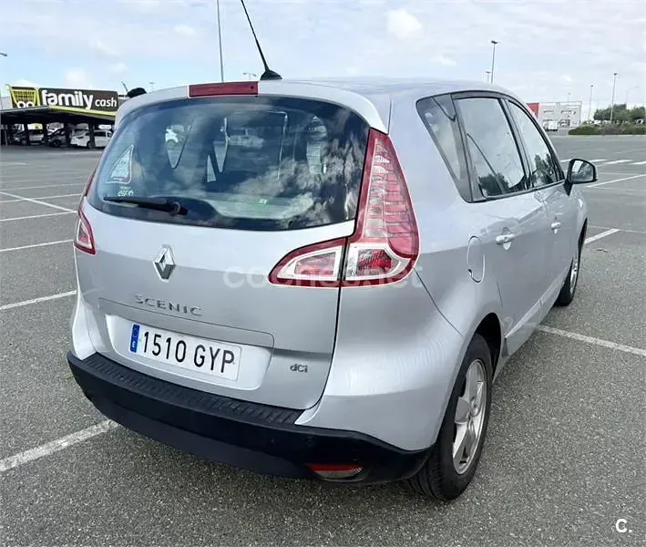 Usado Renault Scenic E-Tech Dynamique 110 CV (80 kW) 2010 Gris / plata Monovolumen