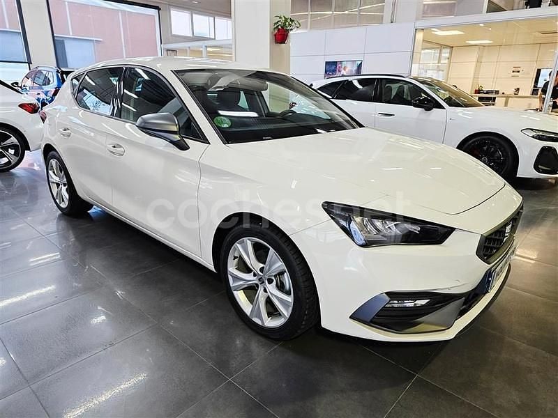 Usado Seat Leon FR 150 CV (110 kW) 2024 Blanco Berlina