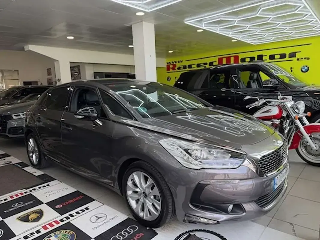 Usado DS Automobiles DS5 Style 120 CV (88 kW) 2016 Gris Utilitario
