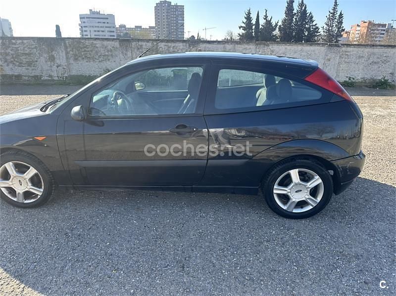 Usado Ford Focus Trend 100 CV (73 kW) 2002 Negro Berlina