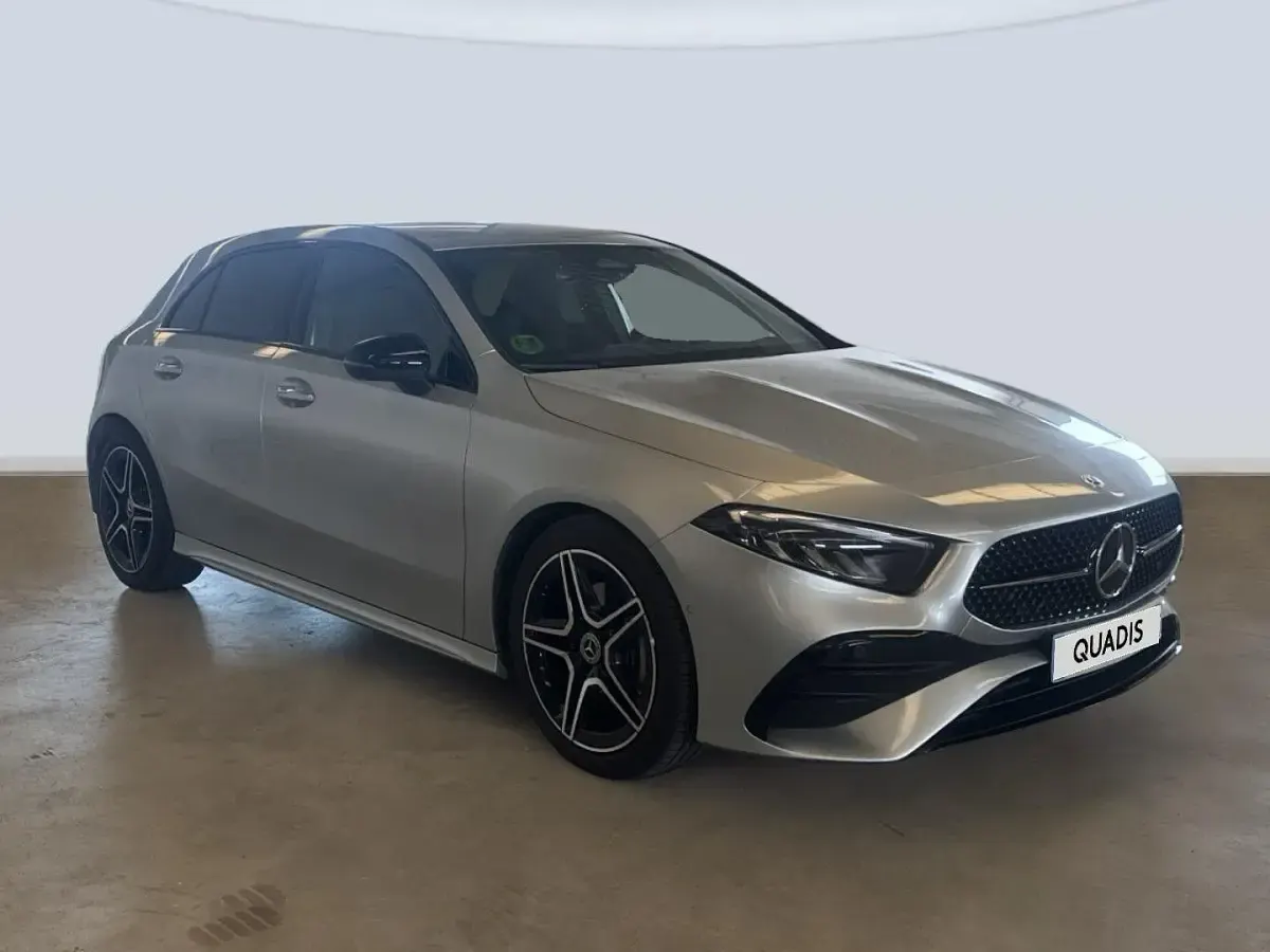Usado Mercedes A200 150 CV (110 kW) 2025 Gris plata