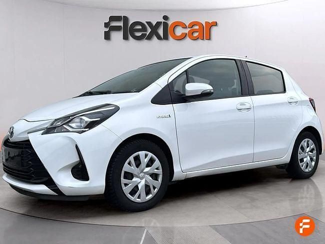 Usado Toyota Yaris Hybrid 100 CV (73 kW) 2019 Blanco