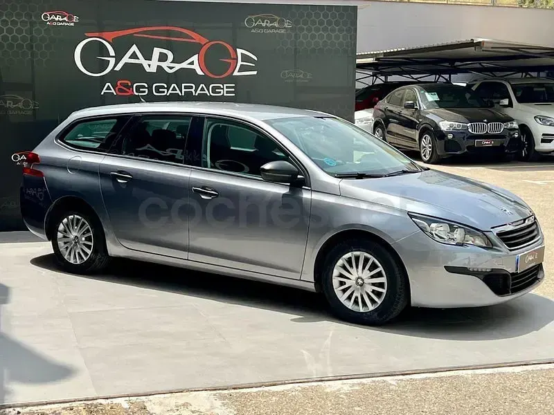 Usado Peugeot 308 SW Access 100 CV (73 kW) 2016 Gris / plata Familiar