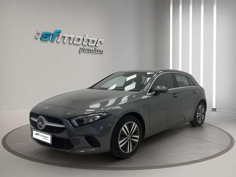 Gris Usado 2021 Mercedes A250 Utilitario | 21.900 € (Precio justo) - Imagen 1/4