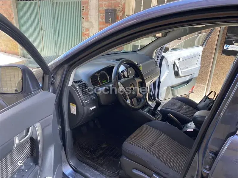 Usado Chevrolet Captiva LS 127 CV (93 kW) 2008 Negro SUV