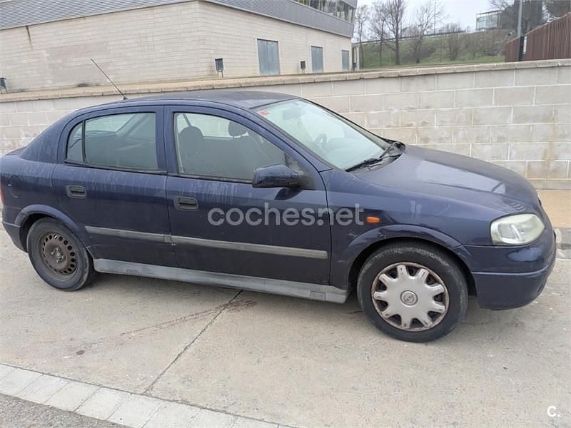 Usado Opel Astra 100 CV (73 kW) 1998 Azul Berlina