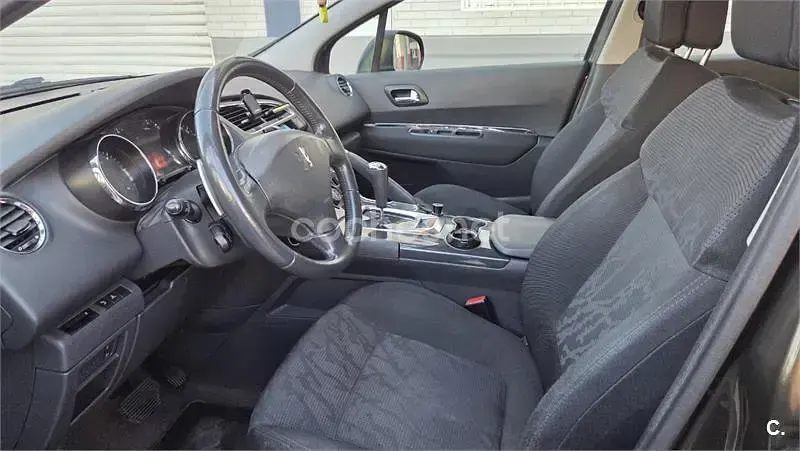 Usado Peugeot 3008 110 CV (80 kW) 2010 Marrón Familiar