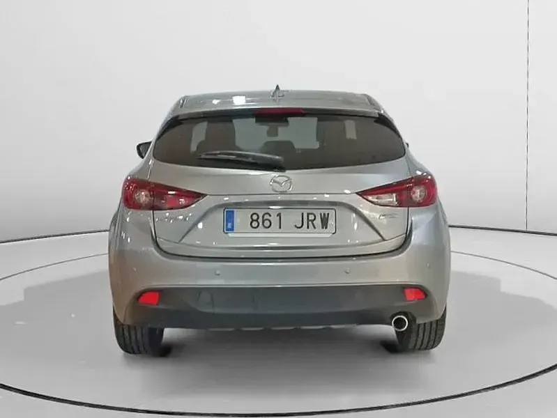 Usado Mazda 3 Luxury 105 CV (77 kW) 2016 Gris / plata Berlina