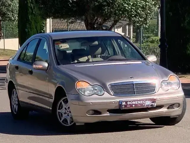 Usado Mercedes C220 Classic 143 CV (105 kW) 2003 Otro Berlina