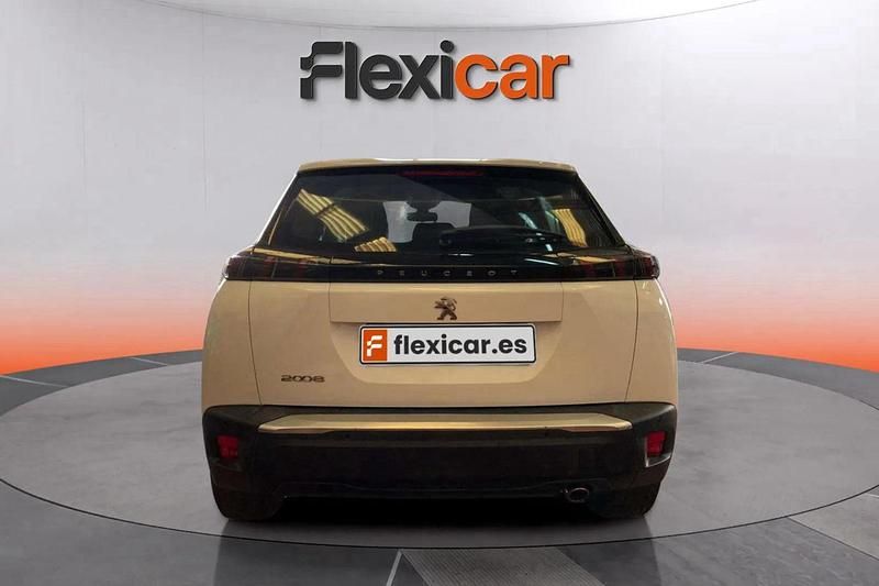 Usado Peugeot 2008 Active 110 CV (80 kW) 2021 Blanco SUV