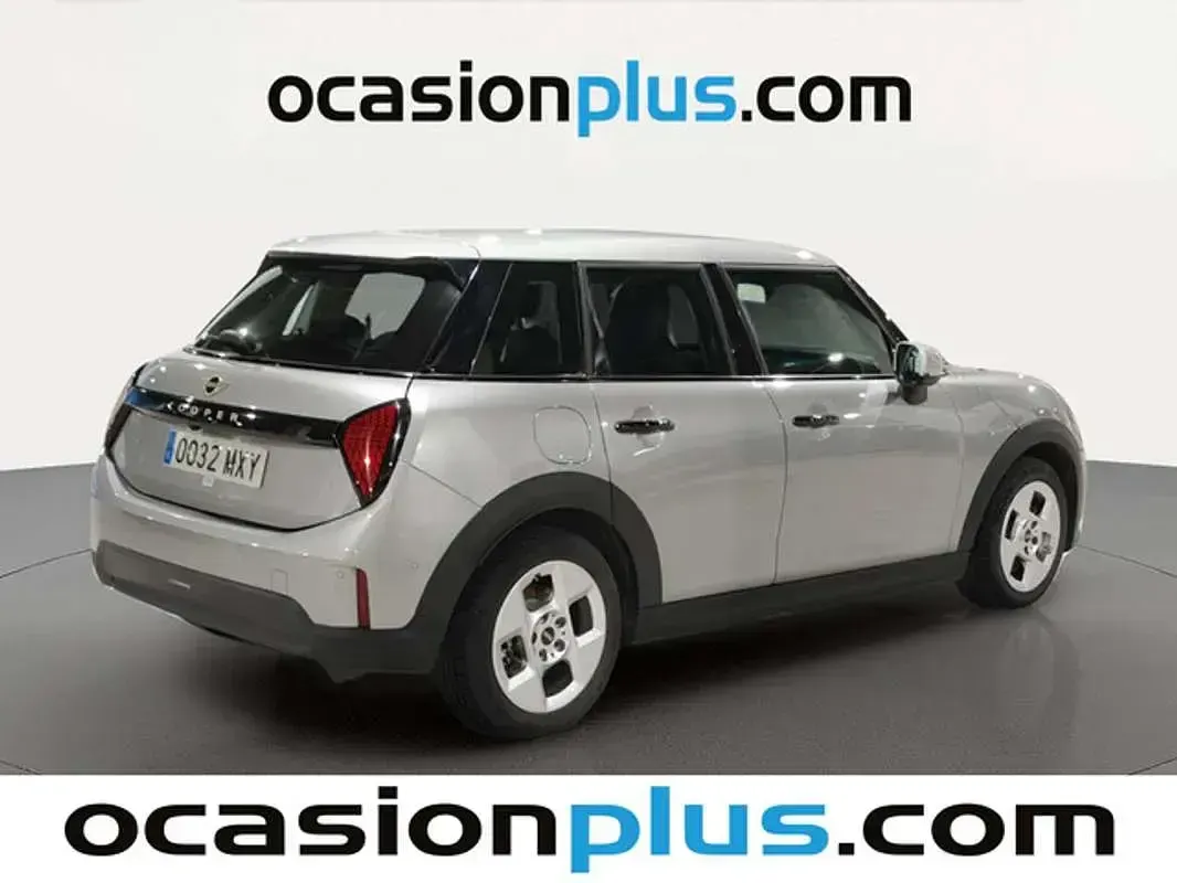 Usado Mini Cooper Essential 114 kW (156 CV) 2025 Plateado Utilitario