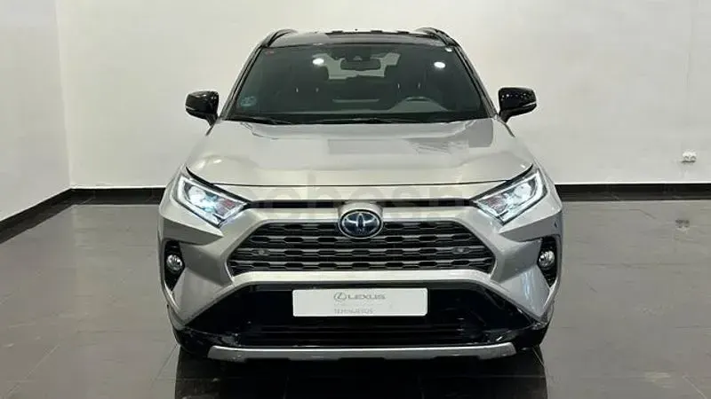 Usado Toyota RAV4 Hybrid Style 222 CV (163 kW) 2021 Gris / plata SUV