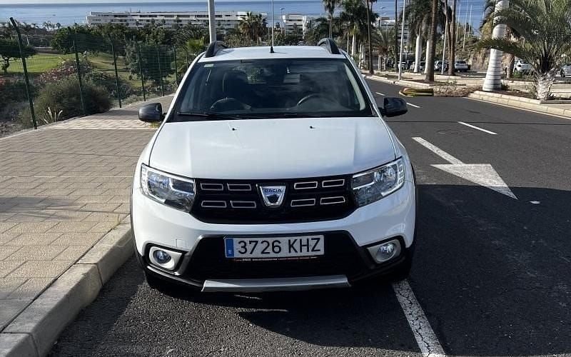 Blanco Usado 2017 Dacia Sandero Essentiel SUV | 9900 € (Precio justo) - Imagen 1/4