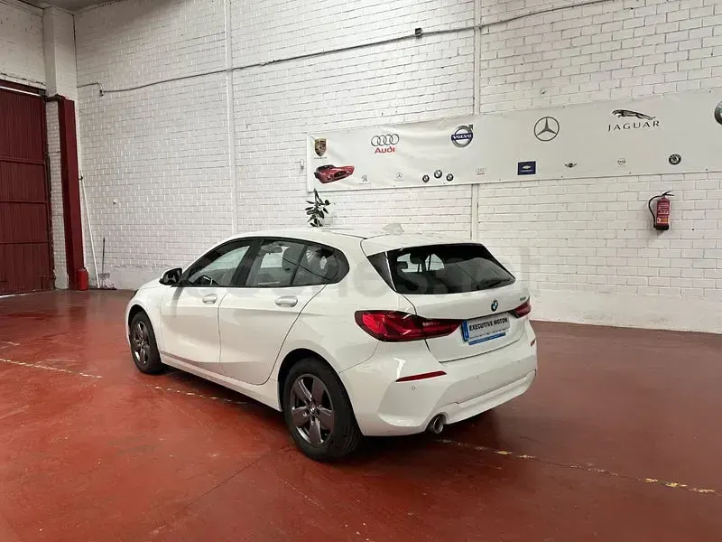 Usado BMW 116 Comfort Edition 116 CV (85 kW) 2023 Blanco Utilitario