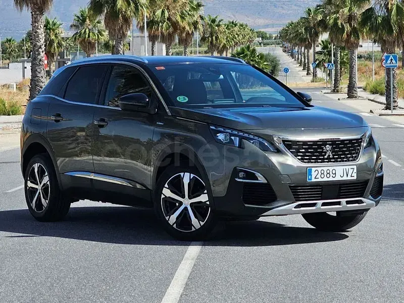 Usado Peugeot 3008 Allure 120 CV (88 kW) 2018 Gris / plata SUV